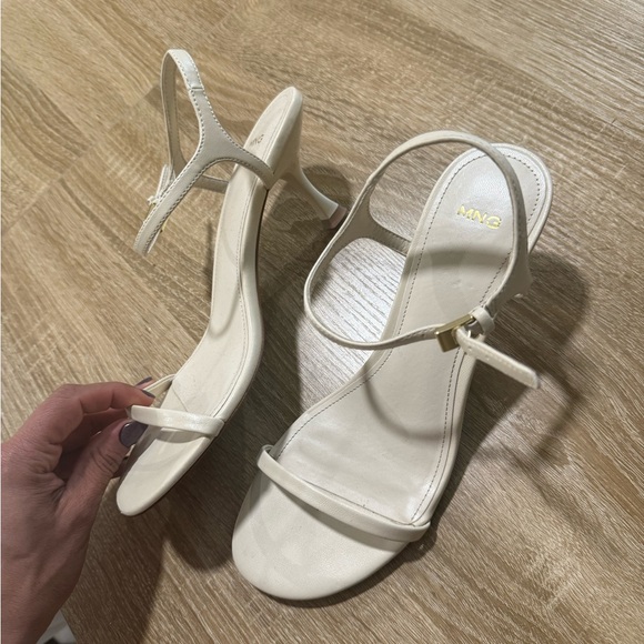 Mango - Picture 2 of 3